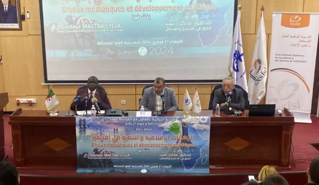 خبير في علوم الاعلام و الاتصال