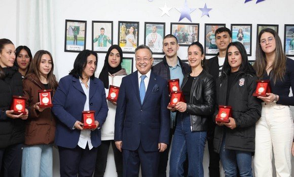 تكريم 17 طالبا و طالبة