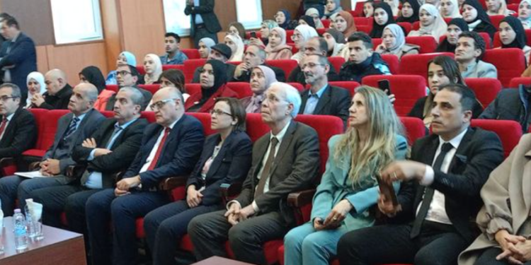 دورة تكوينية في لغة الإشارة