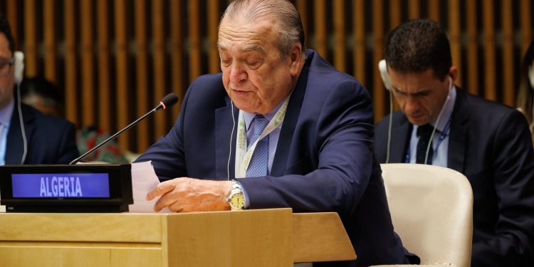 الجزائر تدعو لإجراء تحقيقات