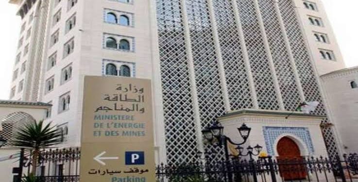 الجزائر تمدد خفضها الطوعي