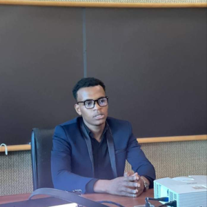 اليوم الطالب