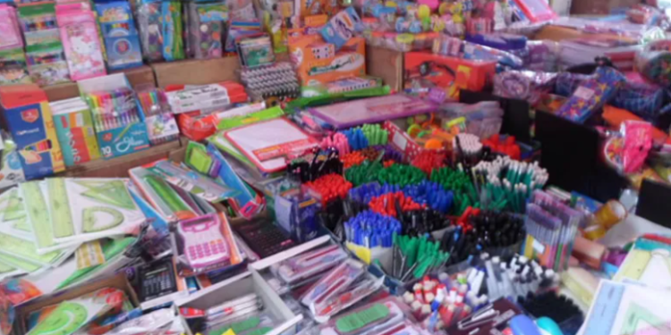 الأدوات واللوازم المدرسية