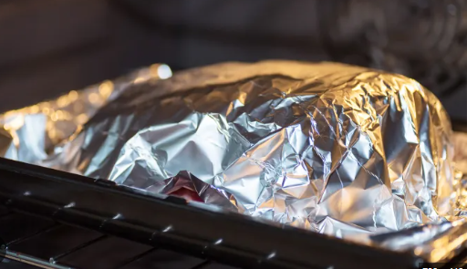 ورق الالمنيوم في عملية الطبخ