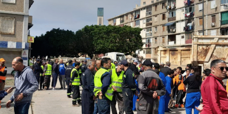 حملة التنظيف الكبرى لأحياء وبلديات الجزائر العاصمة. والتي تهدف الى ترسيخ مبادئ المحافظة على البيئة