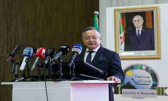 كمال بداري: توجيه طلبة الدكتوراه نحو ما يخدم أهداف الجزائر المنتصرة