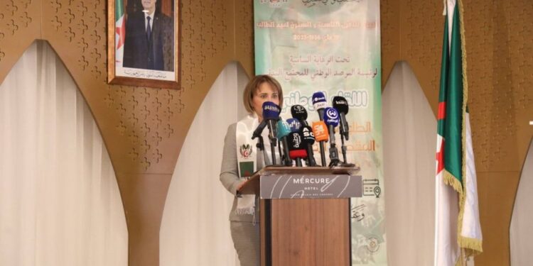 حملاوي تشيد بقدرة الشباب الجزائري على رفع التحديات المستقبلية