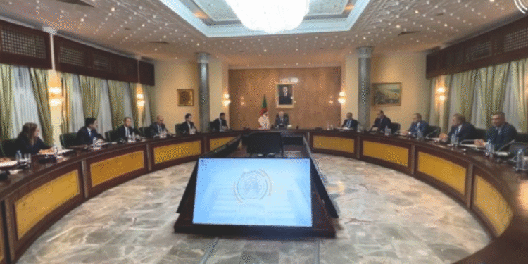 نذير العرباوي يترأس اجتماعًا للحكومة