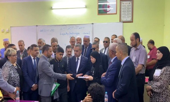 وزير التربية يعطي إشارة انطلاق امتحانات شهادة التعليم المتوسط لدورة يونيو 2025 من غرداية
