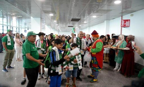 موسم الاصطياف : وصول أول فوج من أبناء الجالية الوطنية بالخارج الى الجزائر العاصمة