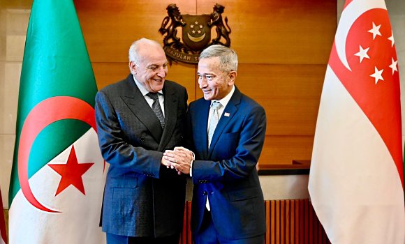 عطاف يعقد جلسة عمل مع نظيرة السنغافوري