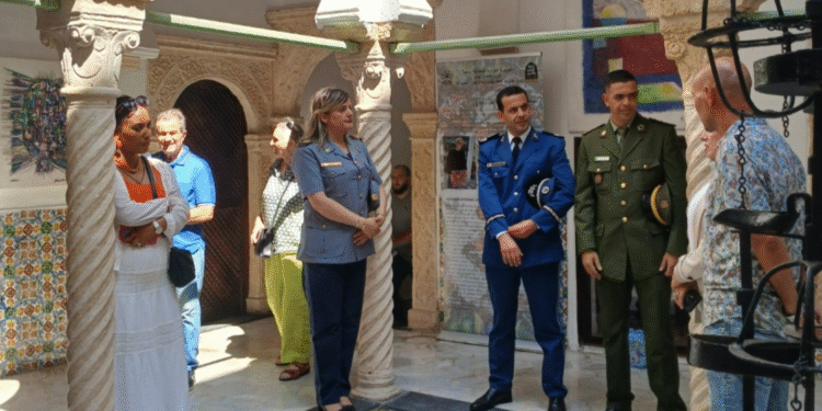 معرض تشكيلي