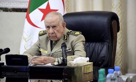 الفريق أول شنقريحة يواسي عائلات ضحايا الفاجعة المأساوية بوادي الحراش