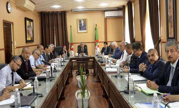 وزير التربية يشدد على ضمان شفافية توظيف الأساتذة المتعاقدين والإعلان عن المناصب الشاغرة
