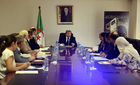 وزير الاتصال زهير بوعمامة يدعو إلى مضاعفة الجهود وإحداث نقلة نوعية في أداء القطاع