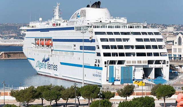 الرحلة من الجزائر نحو مرسيليا  