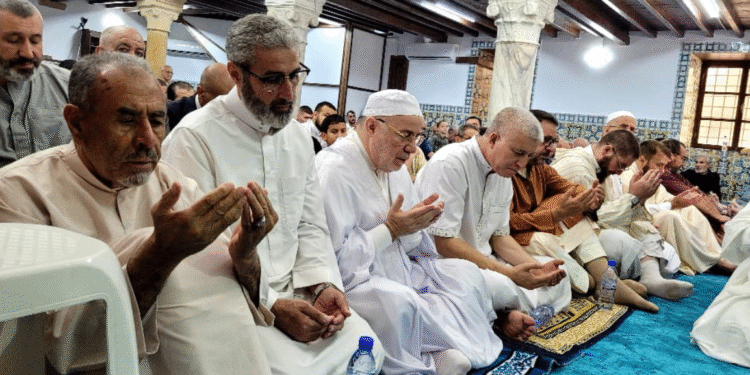 بلمهدي يشرف على إعادة فتح جامع سفير