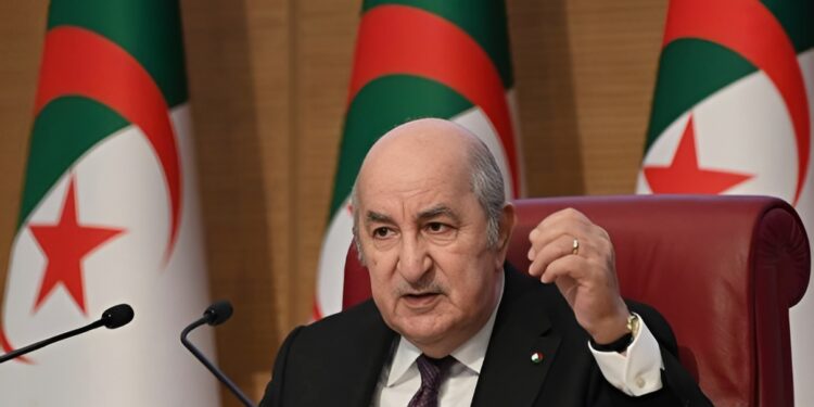 أكد رئيس الجمهورية، السيد عبد المجيد تبون، اليوم الخميس، أن اختيار الجزائر من طرف منظمة الصحة العالمية لاحتضان الطبعة الأولى للمؤتمر الوزاري الإفريقي للإنتاج المحلي للأدوية وتكنولوجيات الصحة، يؤكد ريادتها على المستوى الإفريقي في مجال الصناعة الصيدلانية.