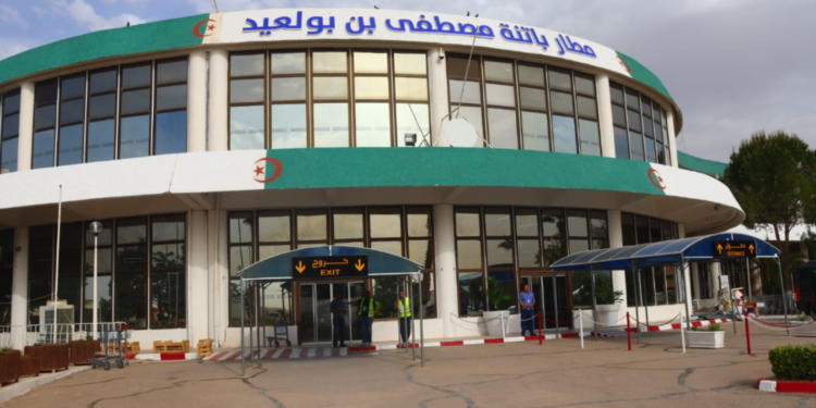 مطار مصطفى بن بولعيد الدولي بباتنة،انطلقت أمس الأحد، أولى الرحلات الجوية المباشرة نحو مطار جدة بالمملكة العربية السعودية، للخطوط الجوية السعودية.