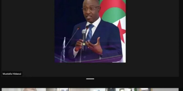 خلال ترأسه لاجتماع عبر تقنية التحاضر المرئي عن بعد، أمس، خصص لمتابعة التحضيرات الجارية لإحياء اليوم العالمي للتطوع، المصادف لـ 5 ديسمبر من كل سنة، عبر مختلف ولايات الوطن، أبرز وزير الشباب، المكلف بالمجلس الأعلى للشباب، مصطفى حيداوي، حرص الوزارة على ترقية ثقافة التطوع وترسيخ روح المبادرة لدى الشباب، باعتبار ذلك ركيزة أساسية لتعزيز المواطنة الفاعلة وترسيخ التضامن المجتمعي، حسب بيان للوزارة.