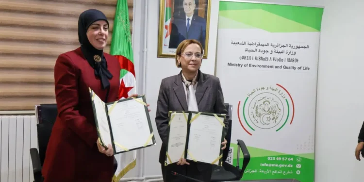 وقعت وزارة البيئة وجودة الحياة، اليوم الأربعاء بالجزائر العاصمة، اتفاقية تعاون مع المحافظة السامية للرقمنة، تهدف إلى تعزيز رقمنة القطاع من خلال احتضان مختلف المنصات التابعة له على مستوى المركز الوطني الجزائري للخدمات الرقمية.