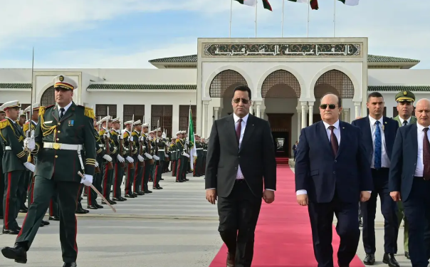 الوزير الأول الموريتاني يغادر الجزائر