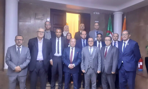 بحث مجمع سونلغاز، أمس الأحد بالجزائر العاصمة، مع الشركة التونسية للكهرباء والغاز "الستاغ"، سبل توسيع التعاون الثنائي وتعزيز مستوى التنسيق والتكامل بين الشبكتين الجزائرية والتونسية، بما يسمح بتأمين الاحتياجات الطاقوية ، خاصة خلال صائفة 2026، حسب ما أفاد به بيان للمجمع.