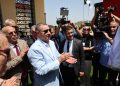 خلال إشرافه على تدشين الوحدة الرئيسية الجديدة للحماية المدنية بالمدية سعيود : النتائج المحققة مكنت الحماية المدنية الجزائرية من احتلال المرتبة الأولى عربيا وإفريقيا والعاشرة عالميا أشرف وزير الداخلية والجماعات المحلية والنقل، السعيد سعيود، يوم الأحد، على تدشين ووضع حيز الخدمة لمقر الوحدة الرئيسية الجديدة للحماية المدنية بولاية المدية، التي أطلق عليها اسم المجاهد المتوفى الرائد لخضر بورقعة. وجرت مراسم التدشين بحضور المدير العام للأمن الوطني، علي بداوي، والمدير العام للحماية المدنية، العقيد بوعلام بوغلاف، إلى جانب والي المدية، جيلالي دومي، وأفراد من عائلة المجاهد الراحل لخضر بورقعة. وأوضح الوزير، في تصريح أدلى به بالمناسبة، أن "رئيس الجمهورية، السيد عبد المجيد تبون، كلفني بنقل عبارات الشكر والامتنان إلى جميع أفراد الحماية المدنية، تقديرا لما يبذلونه من جهود وتضحيات في خدمة الوطن، وحضورهم الدائم لإنقاذ الأرواح وحماية الممتلكات، خاصة خلال الأزمات". وقال إن هذا الجهاز "أصبح نموذجا للاحترافية بفضل مسار التحديث والعصرنة الذي شهده خلال السنوات الأخيرة"، مشيرا إلى أن النتائج المحققة مكنت الحماية المدنية الجزائرية من احتلال المرتبة الأولى عربيا وإفريقيا، والعاشرة عالميا.