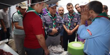واصل القائد العام للكشافة الإسلامية الجزائرية، عبد الرحمان حمزاوي، رفقة أعضاء القيادة العامة والمحافظين الولائيين، اليوم، زيارته الميدانية إلى ولاية جيجل، للوقوف على جهود الإغاثة والتضامن لفائدة العائلات المتضررة من الحرائق، بحضور المدير الجهوي لشركة جيزي والمدير المركزي لولاية جيجل.
