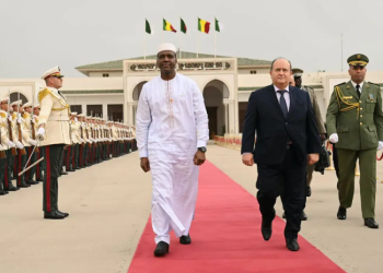 الوزير الأول ورئيس حكومة جمهورية مالي يغادر الجزائر