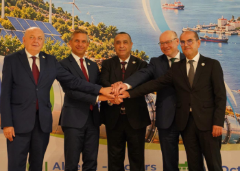 التوقيع على إعلان الجزائر