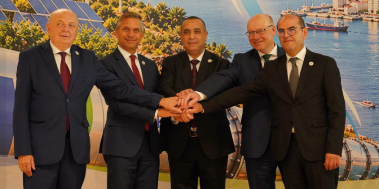 التوقيع على إعلان الجزائر