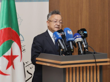 انتقاء937 مشروعًا جامعيًا